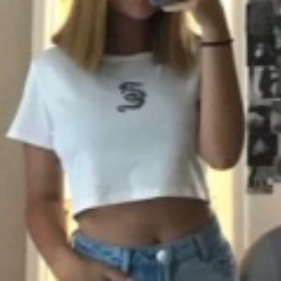 Dragon graphic crop tee - Picture 3 of 3